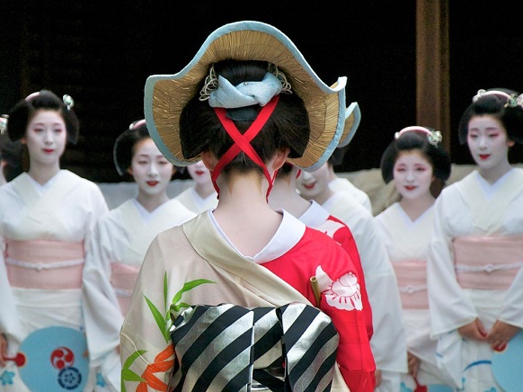 National Geographic's picture of the day: maiko geisha japan