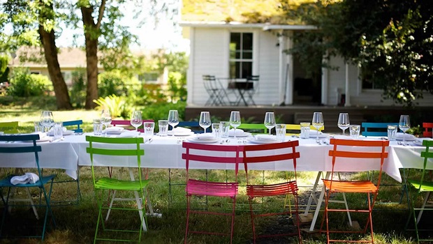 Outdoor-Furniture-for-Summer-Dinner-Party-by-Jessica-Helgerson-Interior-Design-Portland
