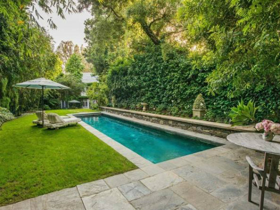Jennifer Lawrence buys Jessica Simpson's old Beverly Hills Mansion