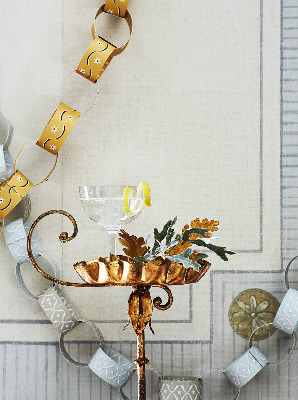 House & Garden Shows You How To Do A Unique Christmas Decoration