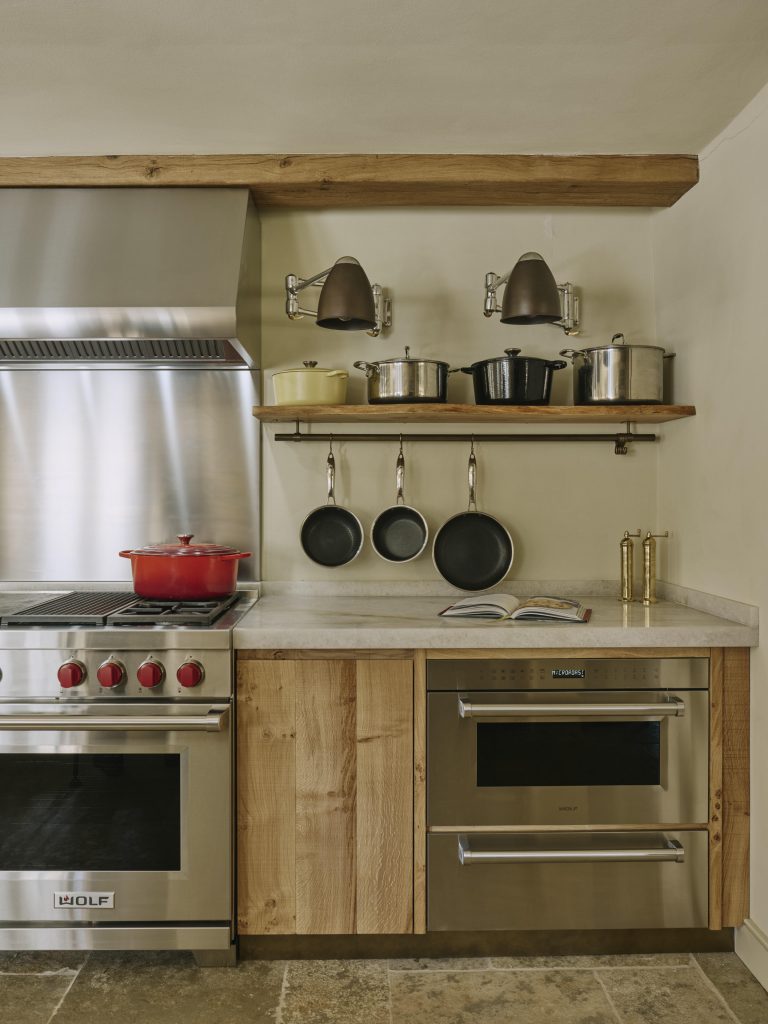 The Cotswolds Kitchen: A Homes & Gardens Design Awards Winner!