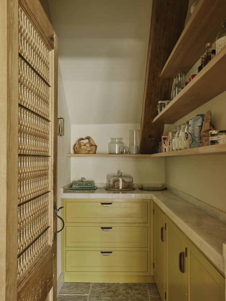 The Cotswolds Kitchen: A Homes & Gardens Design Awards Winner!